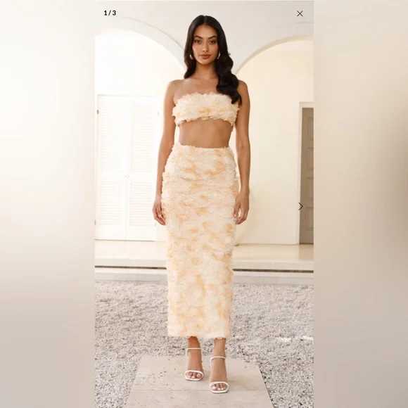 HELLO MOLLY HOTEL LOBBY MAXI SKIRT YELLOW SIZE 4 NWT - Picture 1 of 8